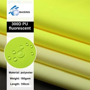 Tissu Oxford fluorescent imperméable enduit de PU en polyester 300D de haute qualité pour combinaisons anti-asbeste et vêtements de travail - Product Image 3