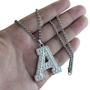 Collana di A-Z iniziale neutra gioielli in argento con perle di grandi lettere di strass Hip Hop alla moda - Product Image 4