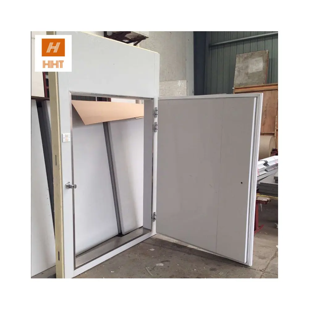 Cold storage room hinged door