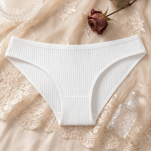 Culottes Bikini Femme Blanches en Coton Tricoté Côtelé Respirant Couleur Unie Taille Moyenne Confortables Douces Extensibles Sous-vêtements OEM - Product Image 1