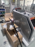Machine de palettisation robotisée entièrement automatique pour l'empilage de caisses et sacs, avec pince mécanique personnalisée, à commande servo