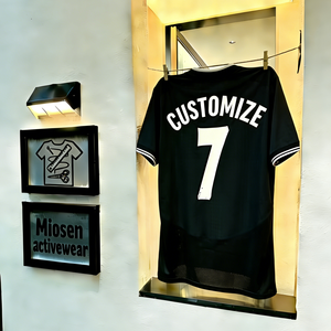 26 Nuevas Camisetas de Fútbol Personalizadas Negras, Rojas y Doradas, Estilo 1999, OEM, con Transferencia Térmica, Estilo <span class=keywords><strong>Old</strong></span> <span class=keywords><strong>Trafford</strong></span>, Transpirables, Cortas - Product Image 1