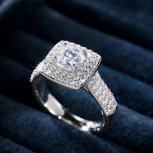 Anello con Accento Quadrato Princess per Donne, Elegante Accessorio da Dito per Proposte, Feste e Matrimoni, Idea Regalo - Product Image 4