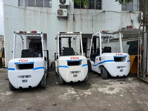 รถยก LPG TCM 30 ของ UniCarriers เสากระโดงสามท่อน ยางลม ระบบขับเคลื่อนแบบนั่งขับ รุ่นมือสอง เครื่องยนต์ดีเซล Cummins - Product Image 4