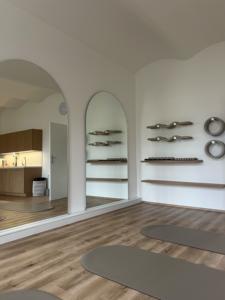 Набор аксессуаров для пилатеса с индивидуальным логотипом: эластичная лента для фитнеса (молочный чай), тканевая лента сопротивления, кольцо для йоги, блок для йоги, кольцо для пилатеса - Product Image 6