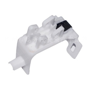 ขายึดไฟหน้า Ft4b13a004ad สำหรับฟอร์ด ชิ้นส่วนยึดด้านหน้าทำจากพลาสติก - Product Image 1