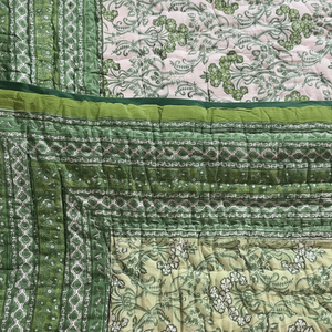 Juego de cama de gasa de algodón orgánico puro 100%, edredón hecho a mano Reversible Razai HandBlock, edredón cálido de retazos estampado Rajasthani - Product Image 1