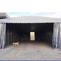 Auvent métallique coulissant moderne et mobile avec toit anti-UV pour le stockage extérieur de voitures, garages, entrepôts et événements