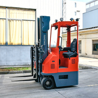 Prezzo economico 2-4 Ton elettrico Multi-direzionale caricatore laterale carrello elevatore nuovo Design alimentato a batteria confortevole 2.5 tonnellata