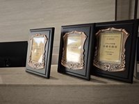Plaque personnalisée en feuille d'or et d'argent avec cadre en bois, plaque de récompense pour cérémonie de commémoration