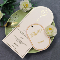 Folletos de tarjetas de menú de papel de boda clásicos de arco personalizado con texto de hoja de oro y etiqueta de nombre móvil para ceremonia de boda y recepción