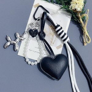 Llavero Colgante Corazón Negro de Moda, Llaveros Encantadores de Corazón y Perro Globo, Cuerda Trenzada Linda con Dijes de Perlas - Product Image 4