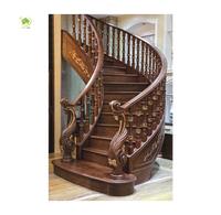Escalier en arc en bois massif incurvé sur mesure pour villa - Durable