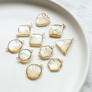 Ciondoli Connettori Naturali, Charm Rotondo Piatto in Madreperla e Conchiglia di Abalone - Product Image 5