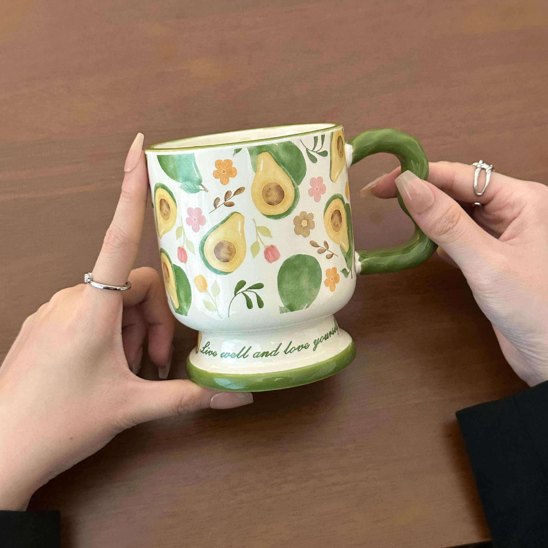 ถ้วยเดี่ยวอะโวคาโดสีเขียว