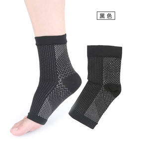 Chaussettes de sport respirantes en maille à succès avec protection des orteils et soutien de la cheville à pression réduite - Product Image 2