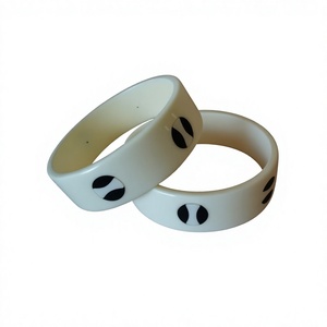 Bracelet jonc ouvert fantaisie en résine 2026, qualité supérieure, avec breloques en acrylique ange, bijoux élégants pour femmes, vente chaude en gros - Product Image 1