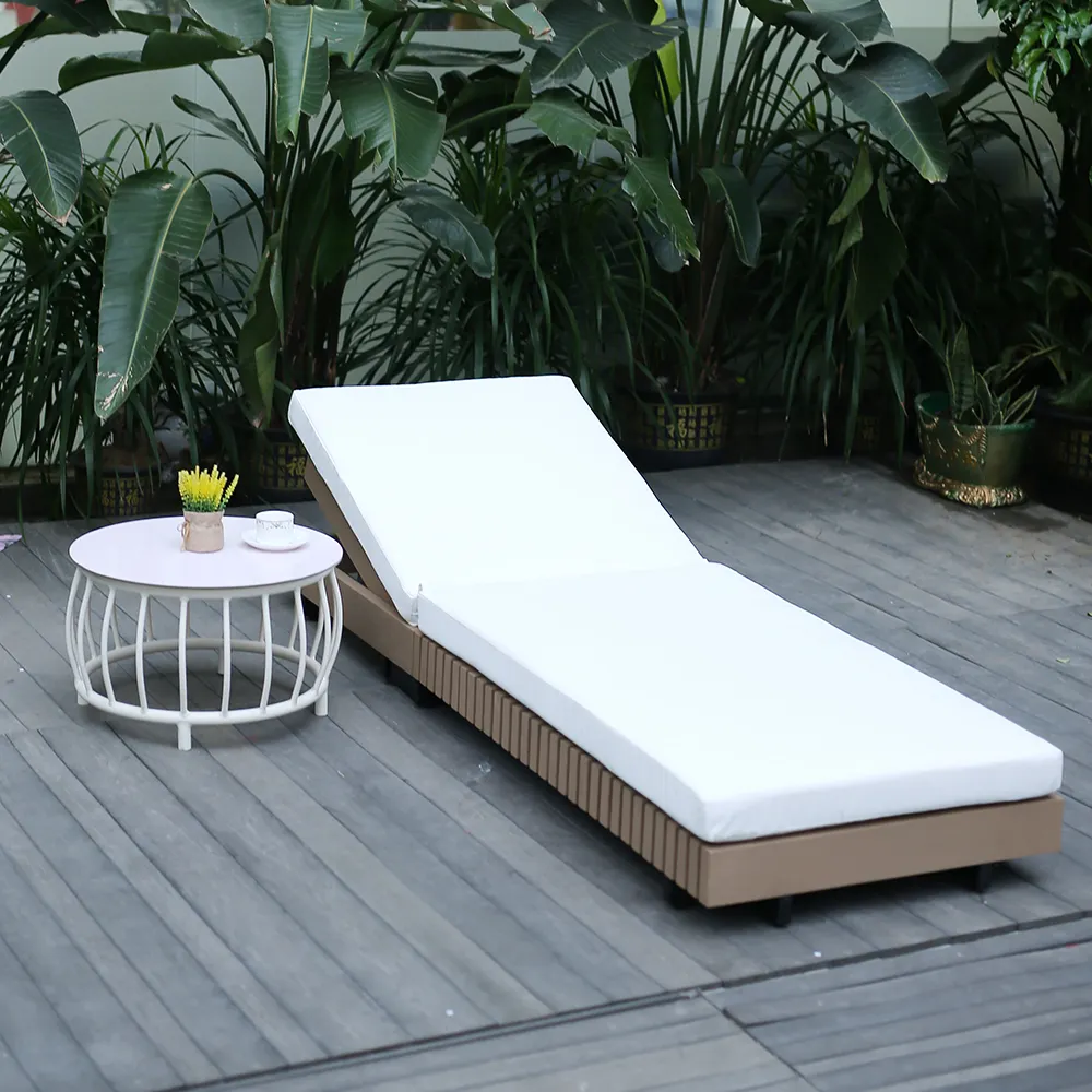 Haute qualité extérieure en bois imperméable à l'eau jardin Patio solarium piscine soleil plage lit transat ensemble avec table basse