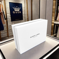 Boîtes cadeaux de luxe en carton blanc rigide avec couvercle amovible gaufrage de feuille d'or avec logo personnalisé pour la protection des sous-vêtements