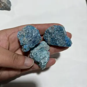 天然ブルーアパタイト原石を治癒する鉱物結晶