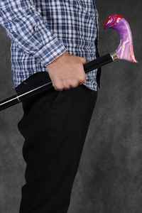 Bastón de madera decorado con resina que proporciona un soporte de equilibrio confiable y un diseño artesanal único. - Product Image 4