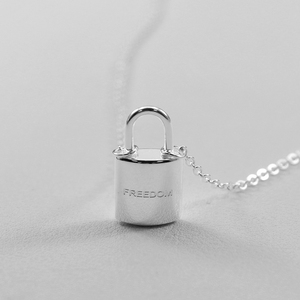 Conception originale de bricolage plaqué argent petite serrure délicate personnalisé gravé liberté déclaration cadenas collier pour hommes femmes bijoux - Product Image 2