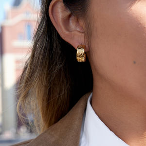 <span class=keywords><strong>Orecchini</strong></span> a Cerchio Minimalisti J&D Fashion, Placcati in Oro 18K, Acciaio Inossidabile, Design Classico con Texture a Martello - Product Image 2