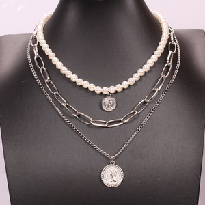 Collier de perles superposées doré avec relief portrait, chaîne multi-couches, bijou de mode pour pull, colliers pour femmes - Product Image 3