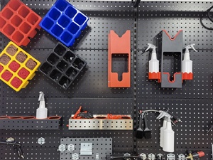 Panneaux porte-outils en gros - Panneaux perforés métalliques robustes <span class=keywords><strong>pour</strong></span> atelier et rangement de pièces automobiles - Product Image 1
