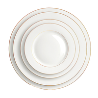 Vente en gros d'assiettes de présentation en porcelaine fine à bordure dorée service de vaisselle en céramique décorative assiettes de table apéritif de mariage blanches