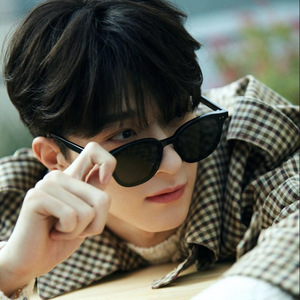 Gafas de Sol para Mujer L-D1, Montura de PC, Lentes Amarillas, Protección UV400, Categoría 1, Color Claro, Origen Taizhou - Product Image 4