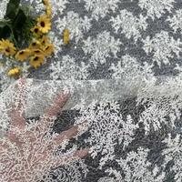 Tissu en coton doux et respirant avec broderie en dentelle, base en maille diamantée, motif floral transparent, léger pour robes de printemps et d'été