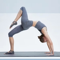 Vente en gros de chaussettes de pilates à cinq doigts, antidérapantes, croisées, avec demi-orteil, pour pilates barre de yoga