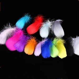 Vente en gros 100 pièces 6-12cm plumes d'aile de canard/oie blanches multicolores matériel de paon pour bricolage artisanat décorations de fête de mariage à <span class=keywords><strong>la</strong></span> maison - Product Image 1