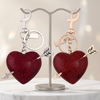 Porte-clés Flèche Traversant le Cœur, Cœur Rouge Scintillant, pour Couples, Pendentif Amour en Résine 3D, Breloque de Sac, Cadeau de Saint-Valentin pour Femme
