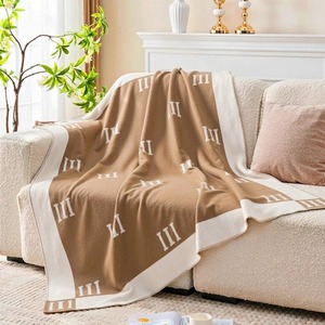 Couverture <span class=keywords><strong>de</strong></span> <span class=keywords><strong>voyage</strong></span> personnalisée en tricot pour avion, douce et confortable, idéale pour hôtel et <span class=keywords><strong>voyage</strong></span>, cadeaux, en stock, vente en gros, fabricant - Product Image 1
