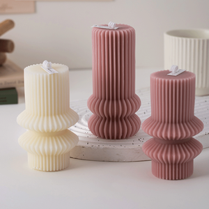 Bougie d'aromathérapie à géométrie origami moderne décorative - Product Image 1