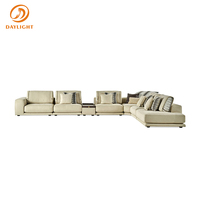 Canapé modulaire en L de luxe moderne avec rangement/console intégrés et accoudoirs fins, canapé sectionnel haut de gamme en tissu crème