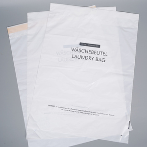 Sac à linge en plastique PE à cordon de serrage à impression personnalisée sacs de lavage jetables pour chambre d'hôtel pour vêtements - Product Image 3
