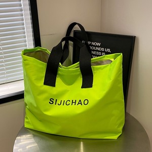 Vente en gros Sacs fourre-tout en nylon uni Sacs à provisions pour femmes Logo imprimé Sacs de plage imperméables 16 pouces Sacs à main portables pour le voyage - Product Image 2