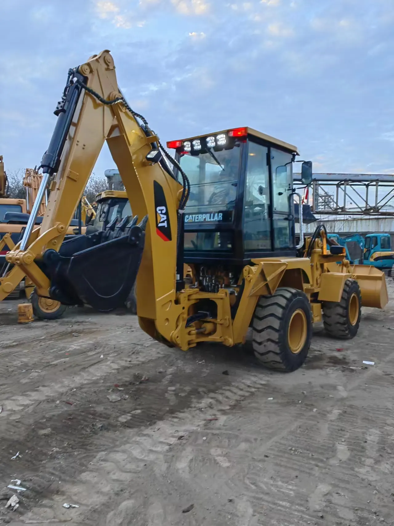 Machine de Construction japonaise Caterpillar CAT, pelleteuse sur roues d'occasion CAT 416E 420F 420F2 à vendre