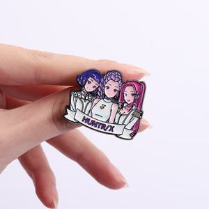 Broche de Metal Creativo al por Mayor con Diseño de Personajes de Películas y Series, Corazón y Amor, para Accesorios de Atuendos con Estilo - Product Image 5