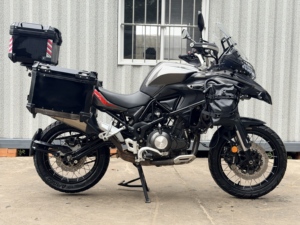 Motocicleta de Aventura TRK502X 500cc Refrigerada por Agua, Apta para Todas las Condiciones de Carretera, con ABS y Luces LED - Product Image 2