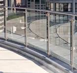 High-End-Eigentums wohnungen fühlen sich von Ihrer Luxus immobilie mit einem Geländer, das die Sicherheit des Wohn pfosten geländers wider spiegelt - Product Image 2