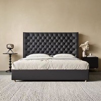 Cadre de lit double king size moderne de luxe en cuir capitonné à losanges, écologique et moelleux, avec tête de lit à volants, pour chambre principale