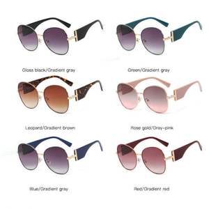 Gafas de Sol Redondas Vintage 2021 de Última Moda para Hombre y Mujer, Lentes Degradadas con Protección UV400, Montura Grande de Metal - Product Image 6