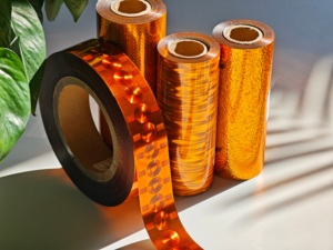 Feuille de dorure à chaud personnalisable en taille et couleur, vente directe usine, pour l'impression d'emballages de cartes de <span class=keywords><strong>jeu</strong></span> d'anniversaire personnalisées - Product Image 4