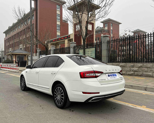 <span class=keywords><strong>Skoda</strong></span> <span class=keywords><strong>Octavia</strong></span> <span class=keywords><strong>2020</strong></span> TSI230 DSG Smart Luxury Euro VI Berlina Usata, Auto Familiare Spaziosa, Efficiente nei Consumi, Durevole, R16 Turbo, Colore Scuro, Guida a Sinistra - Product Image 3