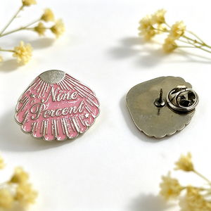 Badge en métal personnalisé à double cœur, en alliage de zinc émaillé, pour revers, avec logo d'idole Kpop, souvenir commémoratif - Product Image 3