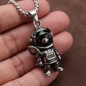 Colgante de Astronauta de Acero Inoxidable con Diseño de Dibujos Animados, Joyería de Moda para Hombre, Amuleto de Regalo - Product Image 1